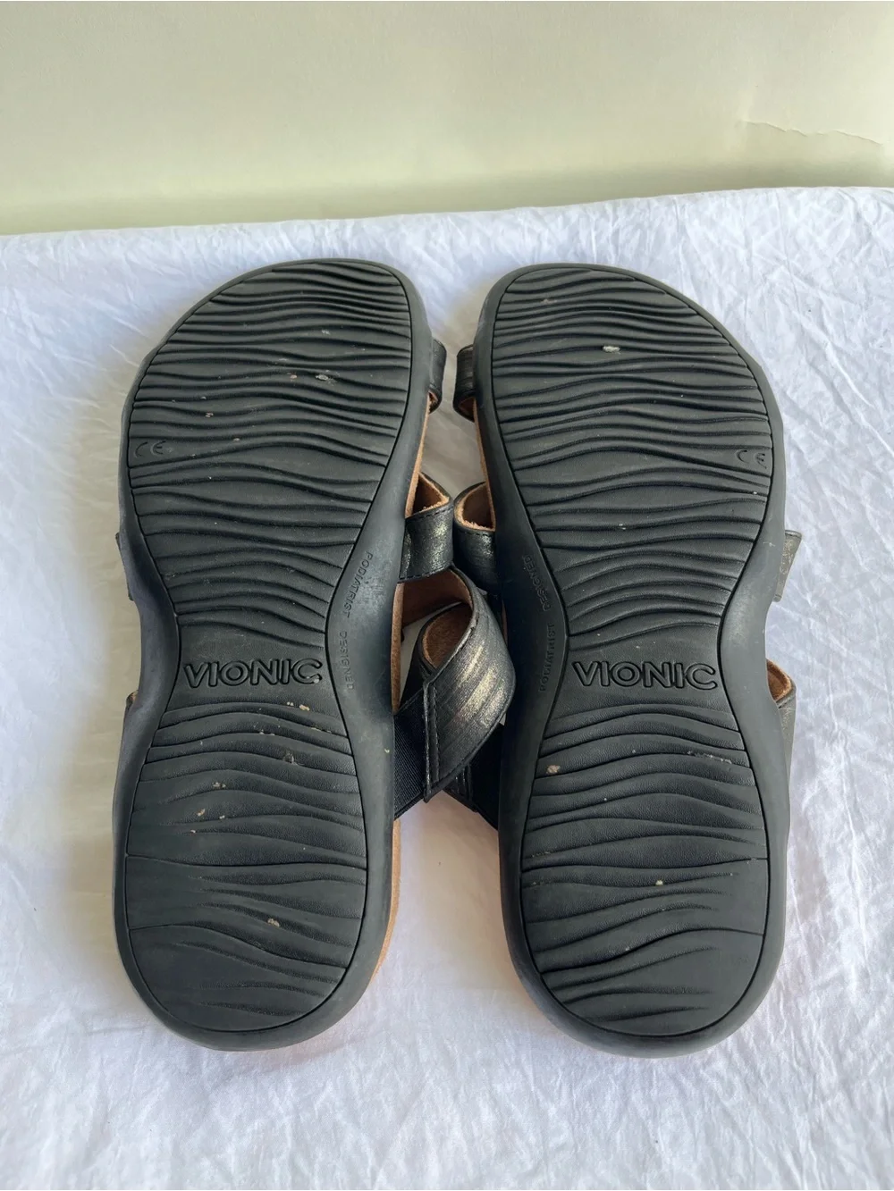 Vionic Amber Slide Black Gold Sz 8 38.5 Sandals Shoes READ DESCRIPTION!!